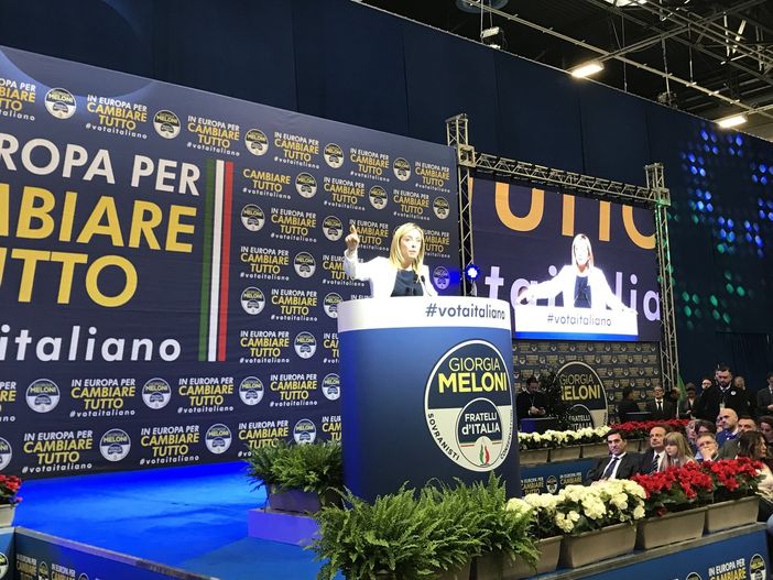 Giorgia Meloni dal palco del Lingotto: “Cirio, insieme vinceremo in Piemonte”