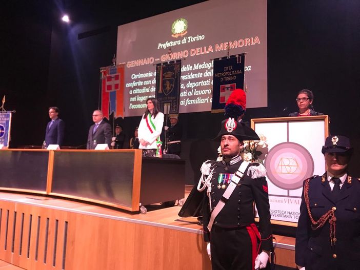 Medaglie d’onore ai deportati nei lager nazisti, Appendino: “Grazie, vi siete schierati dalla parte giusta” [VIDEO]