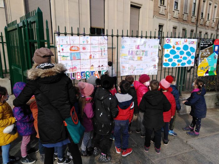 Iniziativa delle scuole primarie Fontana e Muratori per il Giorno della Memoria Iniziativa delle scuole primarie Fontana e Muratori per il Giorno della Memoria