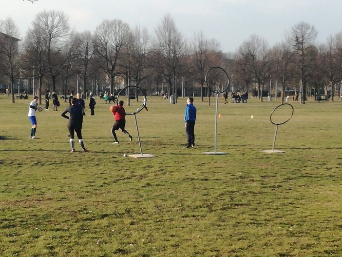 Un allenamento della squadra torinese di Quidditch in piazza d'Armi Un allenamento della squadra torinese di Quidditch in piazza d'Armi