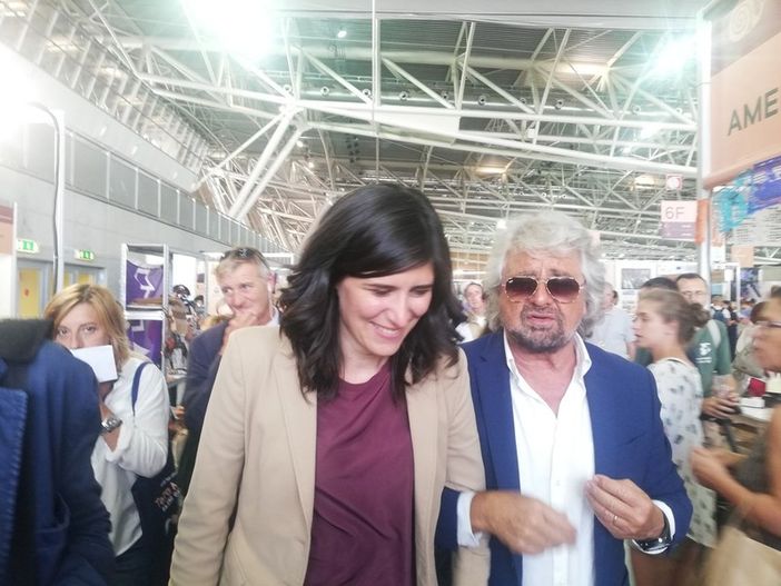 Beppe Grillo a Torino, Appendino: "Ci siamo sentiti: spero riusciremo a incrociarci per un caffè" Beppe Grillo a Torino, Appendino: "Ci siamo sentiti: spero riusciremo a incrociarci per un caffè"
