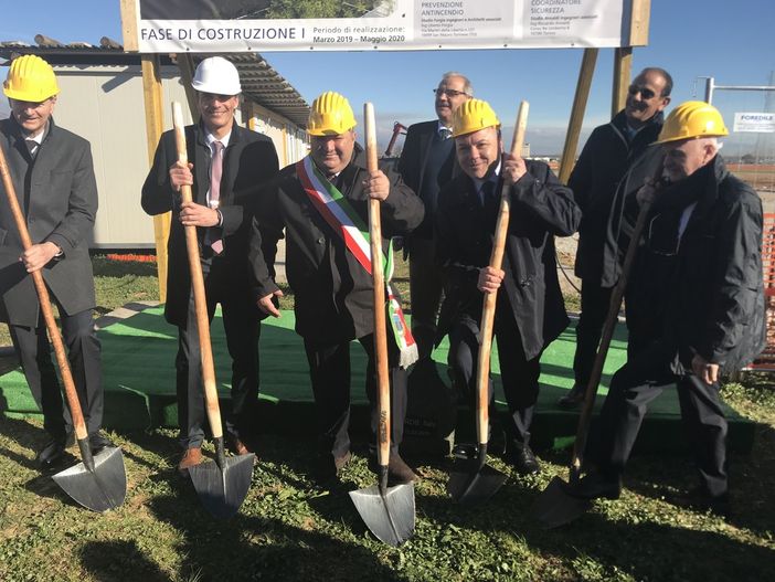 Pianezza, posata la prima pietra del nuovo stabilimento Grob: “Opportunità di lavoro unica”