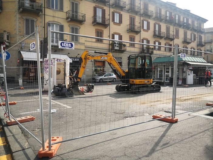 gru e area transennata gru e area transennata