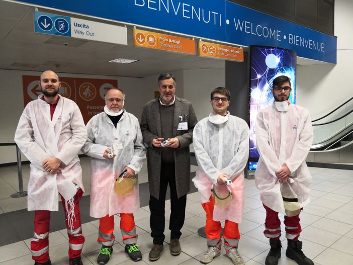 Coronavirus, l’assessore Icardi in visita all’aeroporto di Caselle per ringraziare i volontari impegnati nei controlli