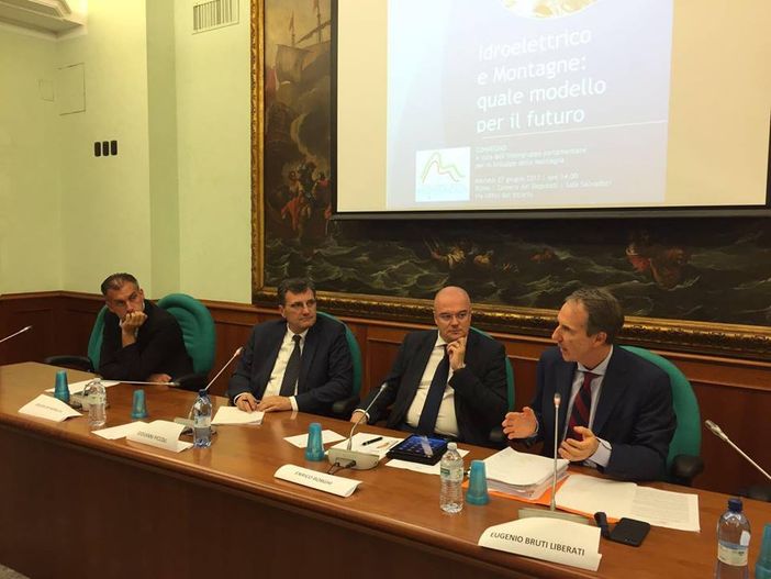 Comuni montani ed energia idroelettrica: anche il territorio torinese in prima fila Comuni montani ed energia idroelettrica: anche il territorio torinese in prima fila