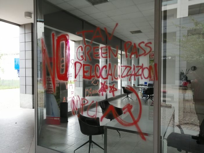 Atti vandalici contro la sede del comitato elettorale di Stefano Lo Russo Atti vandalici contro la sede del comitato elettorale di Stefano Lo Russo