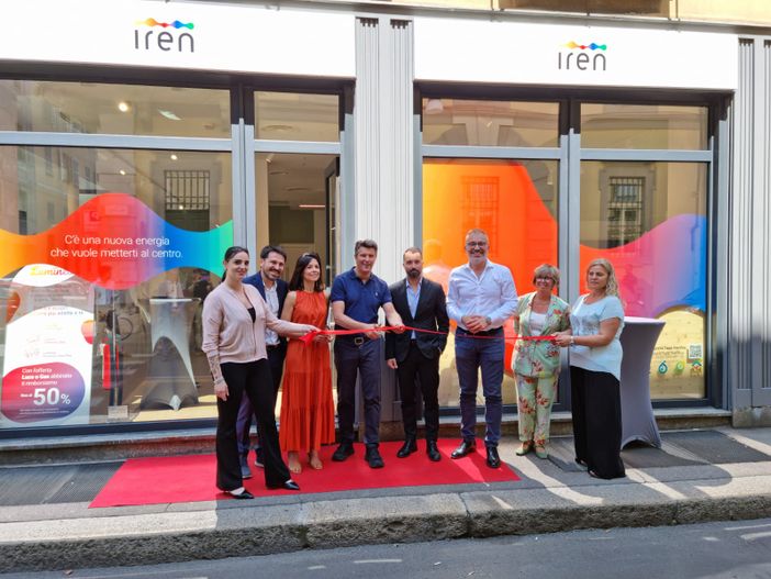 taglio del nastro per due punti Iren