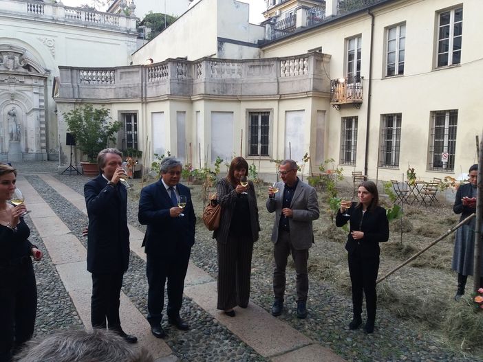 La vigna a misura di torinese: Portici Divini a Palazzo Birago brinda con pisco e vermouth