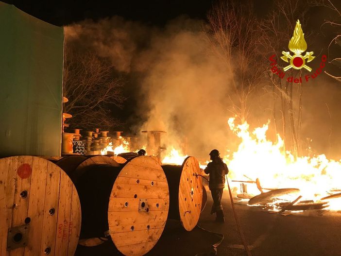 vigili del fuoco in azione vigili del fuoco in azione