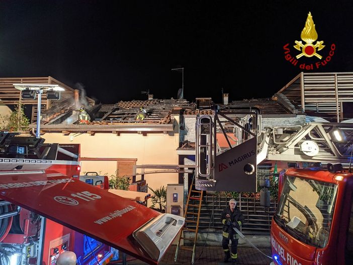 vigili del fuoco in azione