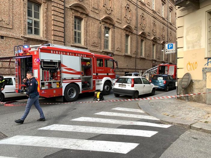 Incendio in un palazzo del centro di Torino, persone evacuate Incendio in un palazzo del centro di Torino, persone evacuate