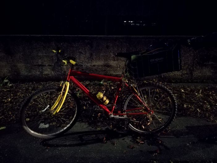 Rosta, scontro fra auto e bici nel parco del castello: bambino in ospedale Rosta, scontro fra auto e bici nel parco del castello: bambino in ospedale