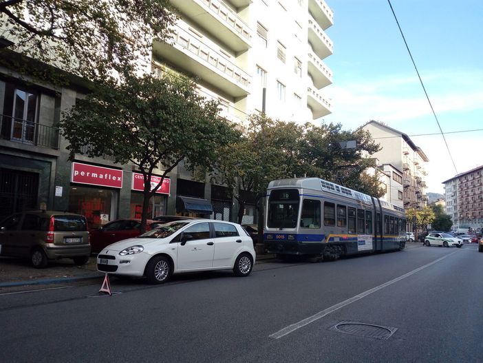 Incidente in corso Sommelier a Torino: tram coinvolto e traffico deviato