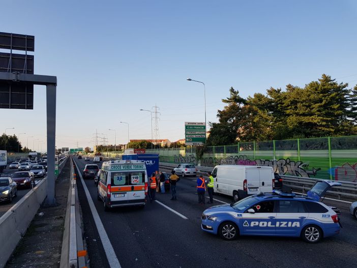 Incidente all’uscita di Rivoli, tangenziale nel caos: code chilometriche e quattro feriti