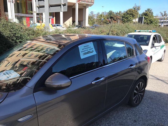 Nichelino, tamponamento a catena fra tre veicoli innescato da una vettura sprovvista di assicurazione