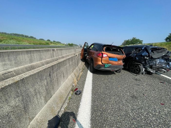 Maxi incidente sulla sopraelevata di Moncalieri: 6 i mezzi coinvolti Maxi incidente sulla sopraelevata di Moncalieri: 6 i mezzi coinvolti