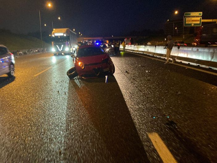 Incidente in tangenziale con auto in mezzo alle corsie