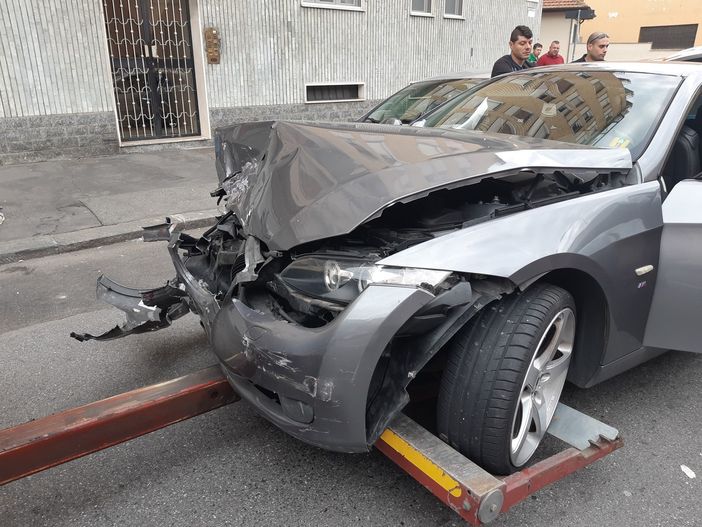 Incidente in via Paisiello a Torino, vettura travolta da auto pirata: una donna in gravi condizioni Incidente in via Paisiello a Torino, vettura travolta da auto pirata: una donna in gravi condizioni