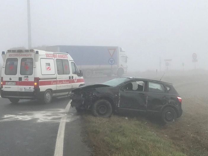 Volpiano, incidente alla rotatoria sulla provinciale: interviene la Polizia Municipale Volpiano, incidente alla rotatoria sulla provinciale: interviene la Polizia Municipale