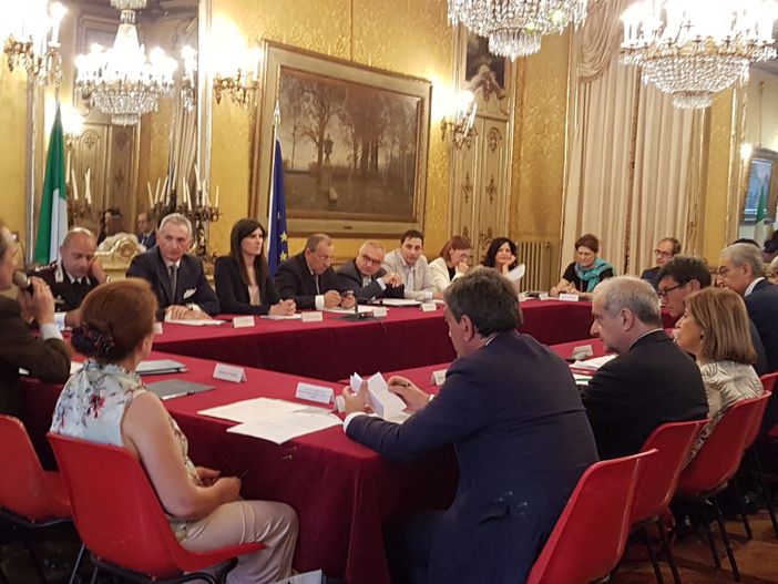 Riunione in Prefettura sul rimpatrio volontario: sgombero totale dell'ex Moi entro fine 2019, confermati i fondi Riunione in Prefettura sul rimpatrio volontario: sgombero totale dell'ex Moi entro fine 2019, confermati i fondi