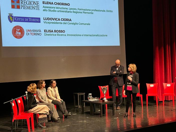 Persone sul palco del Teatro dei Ragazzi Persone sul palco del Teatro dei Ragazzi