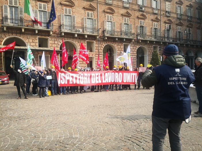 Boom di cantieri per i bonus, ma &quot;lo Stato non investe per i controlli&quot;: presidio in piazza Castello [VIDEO]