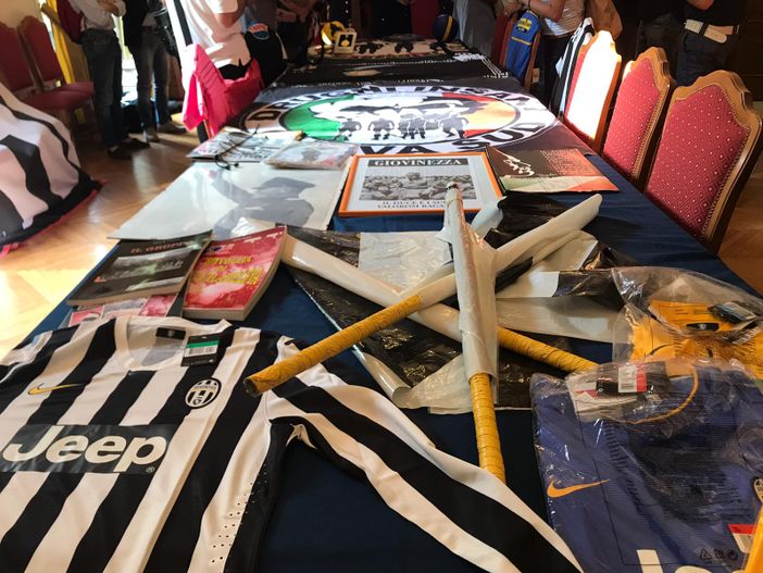 Terremoto ultras a Torino, sequestrati tutti gli striscioni dei gruppi organizzati: “Juventus vittima di estorsione” [VIDEO]