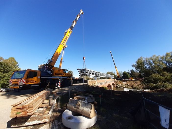 Venaria, iniziata la demolizione del vecchio ponte Castellamonte Venaria, iniziata la demolizione del vecchio ponte Castellamonte