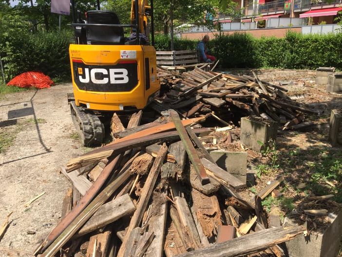 Paracchi, iniziati i lavori di manutenzione dei giardini di via Pianezza