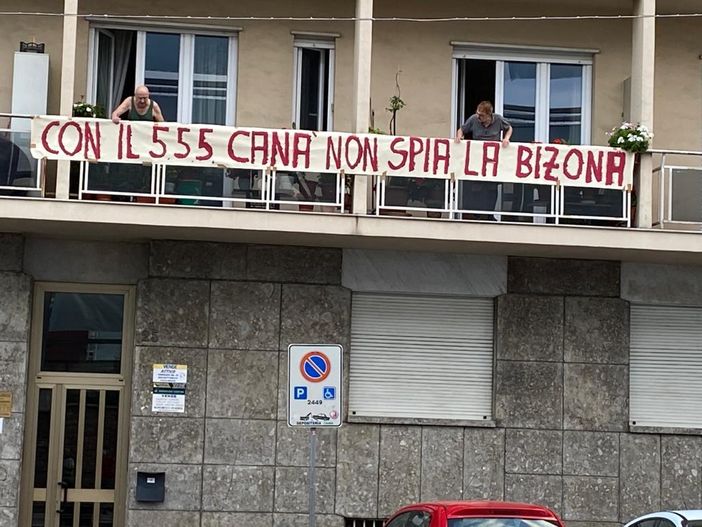 Lenzuoli di protesta attorno al vecchio stadio Filadelfia Lenzuoli di protesta attorno al vecchio stadio Filadelfia