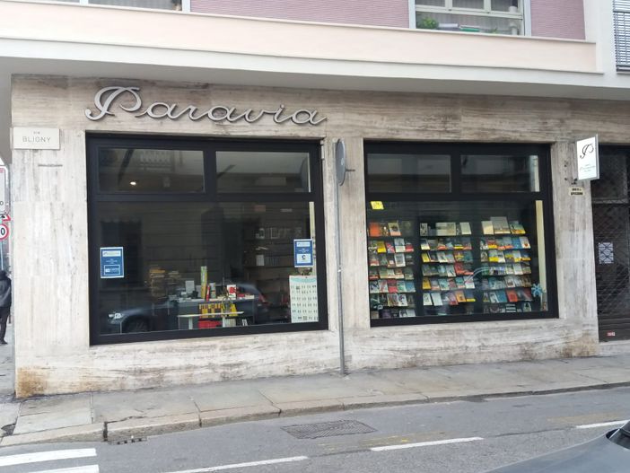 Chiude la libreria Paravia: "Un'istituzione: se ne va un pezzo di storia di Torino" Chiude la libreria Paravia: "Un'istituzione: se ne va un pezzo di storia di Torino"
