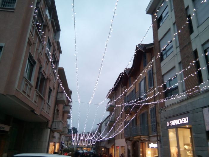 A Rivoli si accende il Natale: luci e musica nel centro storico, luminarie e alberi nei quartieri A Rivoli si accende il Natale: luci e musica nel centro storico, luminarie e alberi nei quartieri