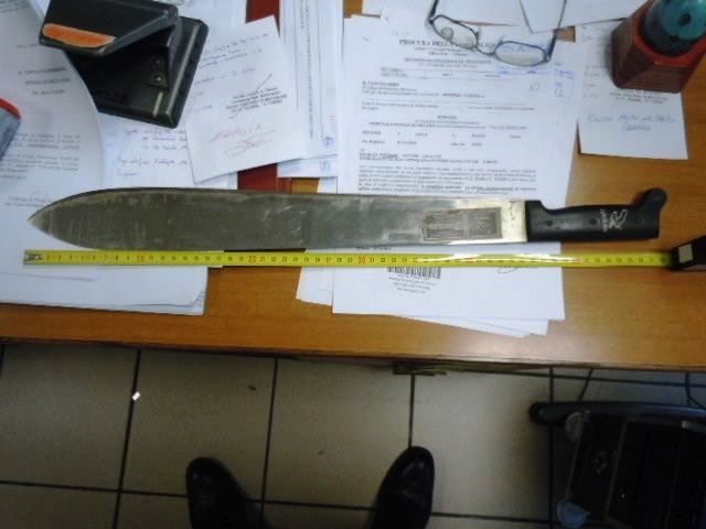 Cittadino pachistano aggredito in via Cecchi, ha rischiato di vedersi amputare braccio da un machete