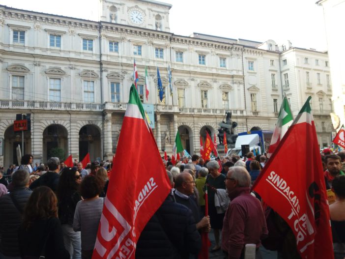 A Torino partigiani e nuove generazioni uniti in piazza contro i fascismi: "Risvegliamoci" (FOTO e VIDEO) A Torino partigiani e nuove generazioni uniti in piazza contro i fascismi: "Risvegliamoci" (FOTO e VIDEO)