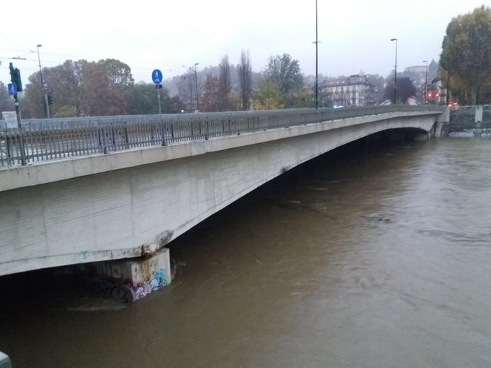 Maltempo in Piemonte: attesa per questa mattina la piena del Po a Torino [FOTO]