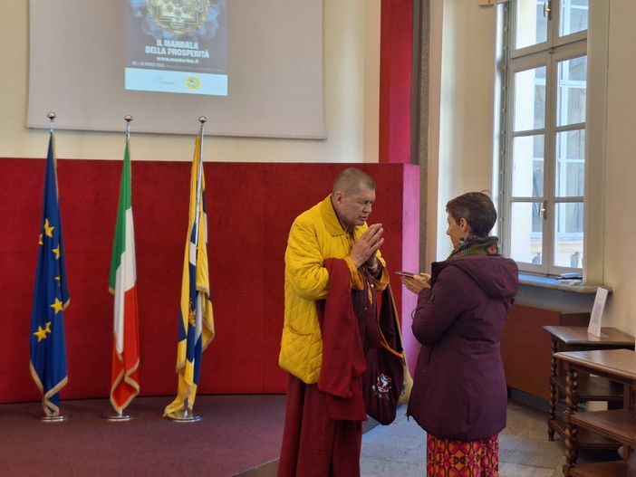 monaco buddista nel Comune di Torino monaco buddista nel Comune di Torino