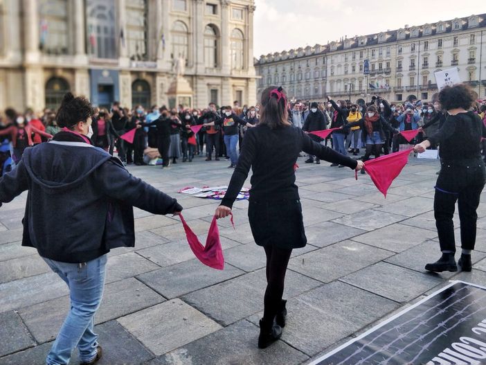8 marzo, lo sciopero di “Non una di meno”: “I femminicidi sono un bollettino di guerra" (FOTO e VIDEO]