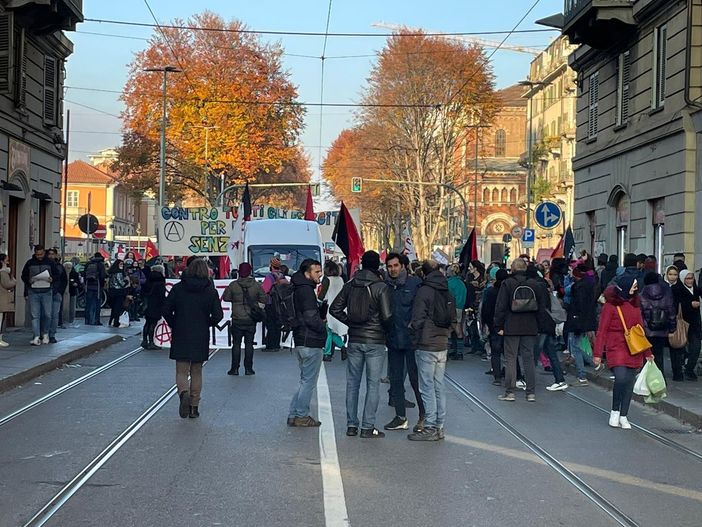 Circa 300 militanti si sono ritrovati in piazza della Repubblica Circa 300 militanti si sono ritrovati in piazza della Repubblica