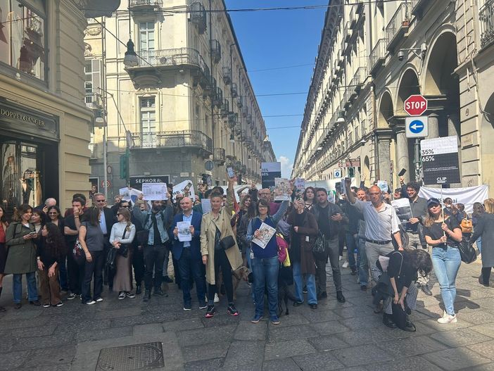 I giornalisti torinesi in piazza per il rinnovo del contratto I giornalisti torinesi in piazza per il rinnovo del contratto