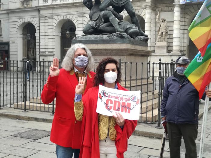 Manifestazione in piazza Palazzo di Città Manifestazione in piazza Palazzo di Città
