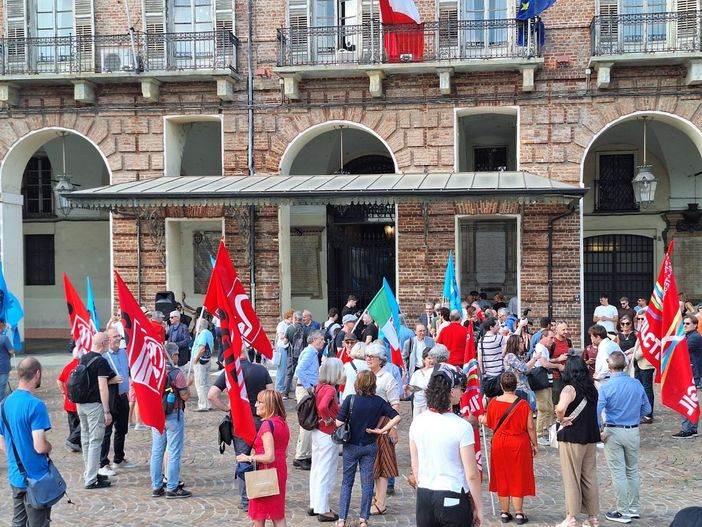 Giornalisti in piazza contro l'aggressione di Casapound: &quot;Ci dobbiamo battere sempre&quot;