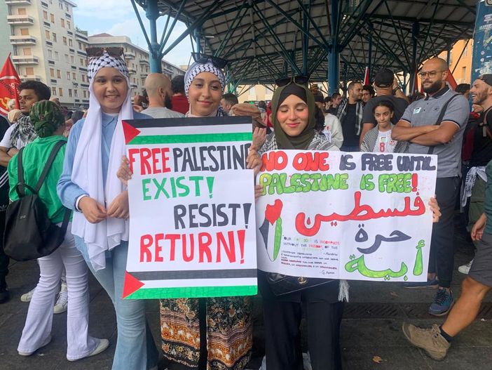 &quot;Stop al massacro&quot;: a Torino in migliaia al corteo pro Palestina
