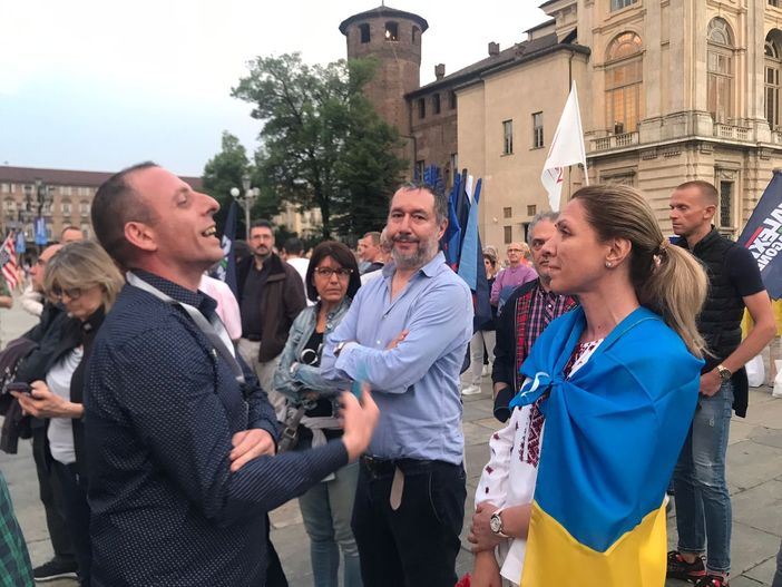 Confronto tra manifestante pro Ucraina e pro Russia (immagine d'archivio)