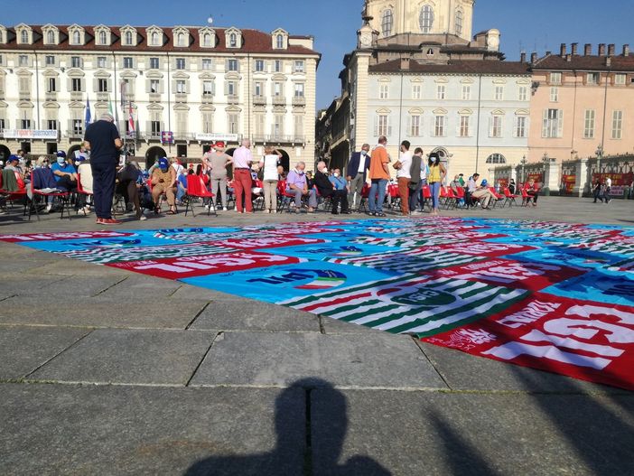 Sabato mattina i sindacati di Cgil, Cisl e Uil scenderanno in piazza per la proroga dello stop ai licenziamenti Sabato mattina i sindacati di Cgil, Cisl e Uil scenderanno in piazza per la proroga dello stop ai licenziamenti