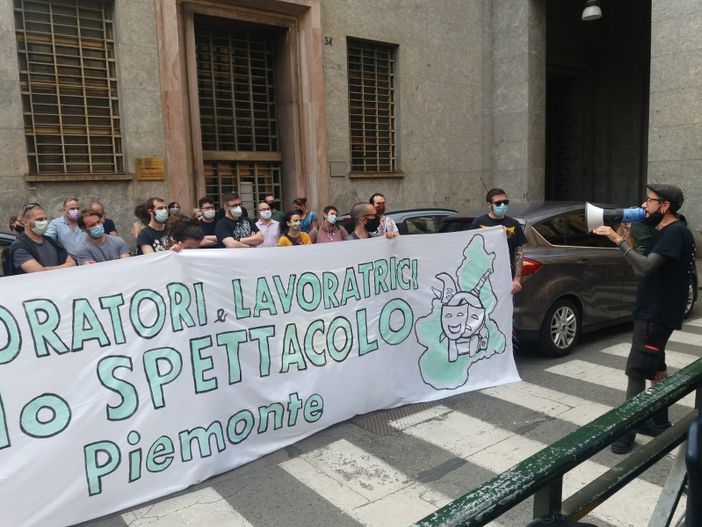 I lavoratori dello spettacolo all'Inps: &quot;Intermittenti senza soldi, portate le nostre istanze a Roma&quot; [FOTO E VIDEO]