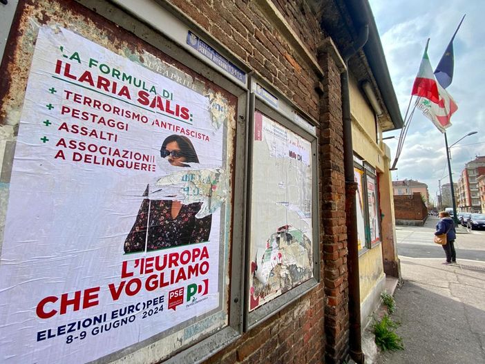 Finti manifesti elettorali di Ilaria Salis: la provocazione dei militanti di "La Barriera Torino"