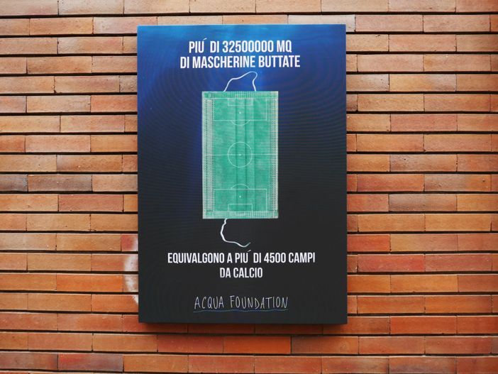 Affissi in via Amerigo Vespucci i tre manifesti Affissi in via Amerigo Vespucci i tre manifesti