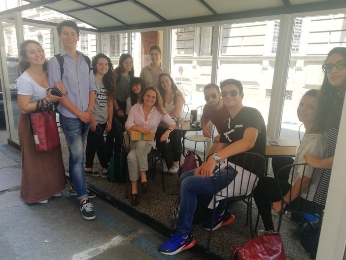 Dalla prima prova ai tavoli del bar per i maturandi del D'Azeglio, dove vincono creatività e Bassani Dalla prima prova ai tavoli del bar per i maturandi del D'Azeglio, dove vincono creatività e Bassani