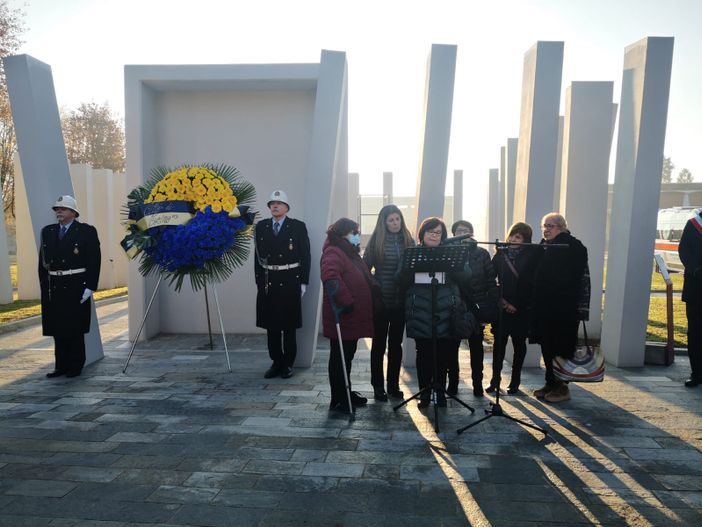 memoriale ThyssenKrupp al cimitero di Torino memoriale ThyssenKrupp al cimitero di Torino