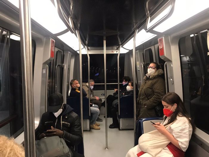 passeggeri in metropolitana